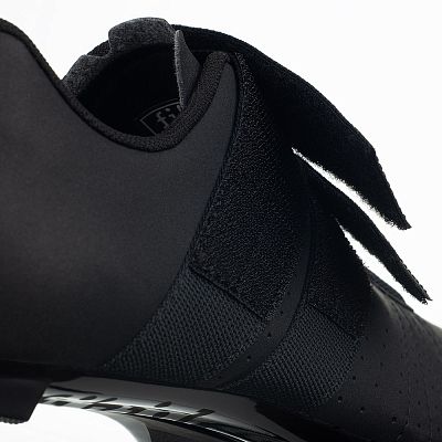Превью  Велотуфли шоссейные FIZIK Tempo Powerstrap R5 Black/Black
